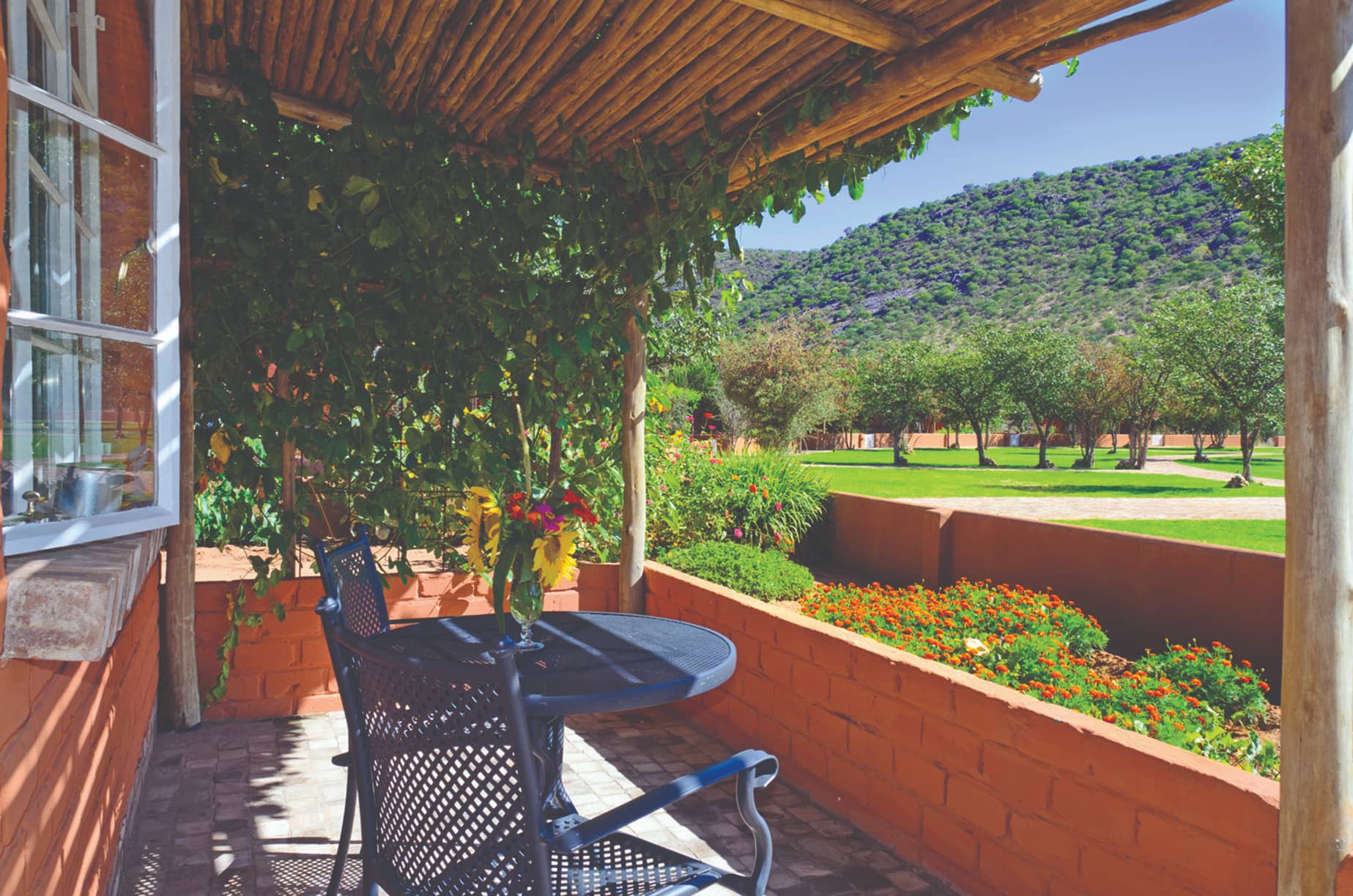 Damara Mopane Lodge thumbnail 4